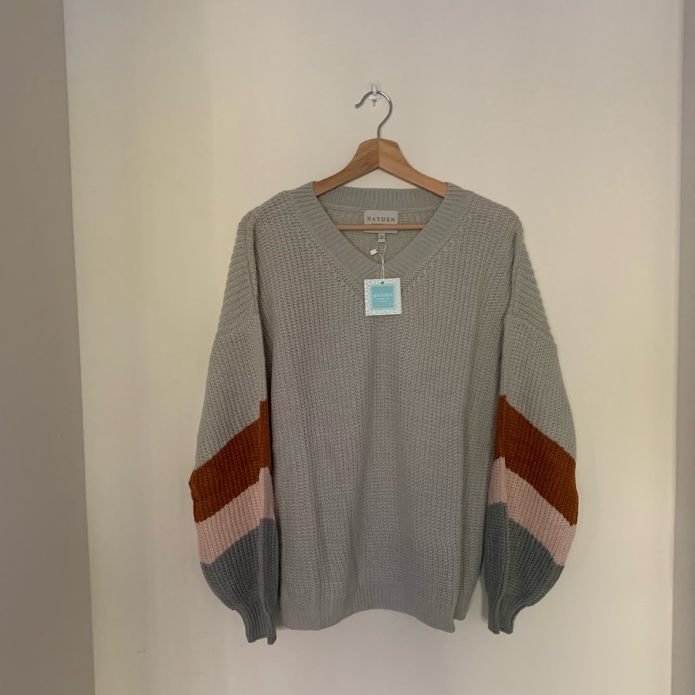 HAYDEN Los Angeles NWT 100% Acrylic V Neck Sweater Size Large